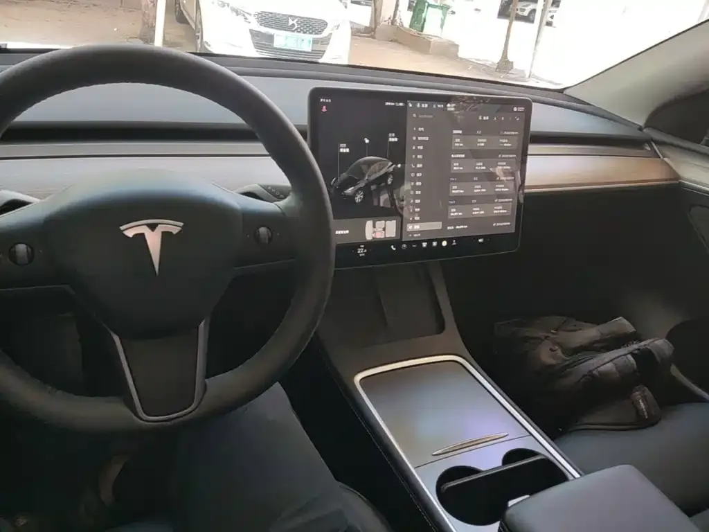 Tesla Model Y — фото 4