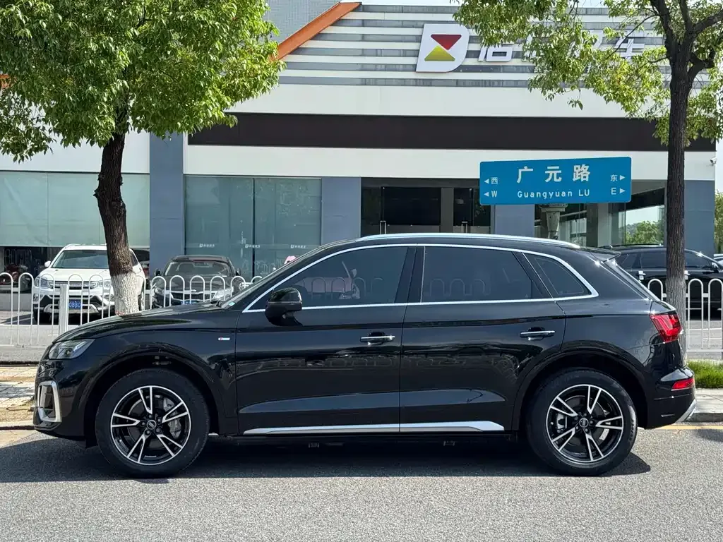 Audi Q5L — фото 2