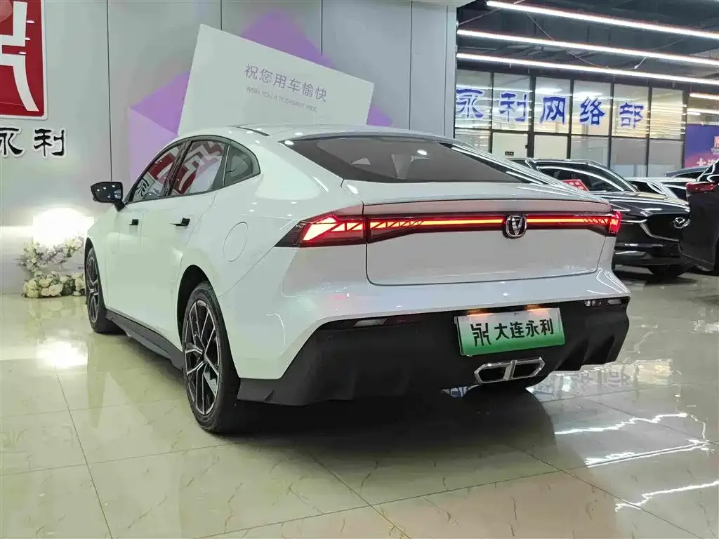 Changan UNI-V iDD — фото 7