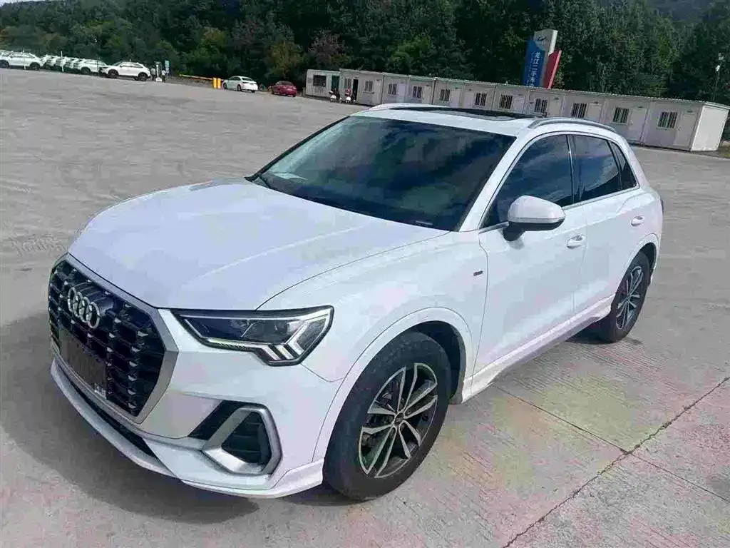 Audi Q3 — фото 1