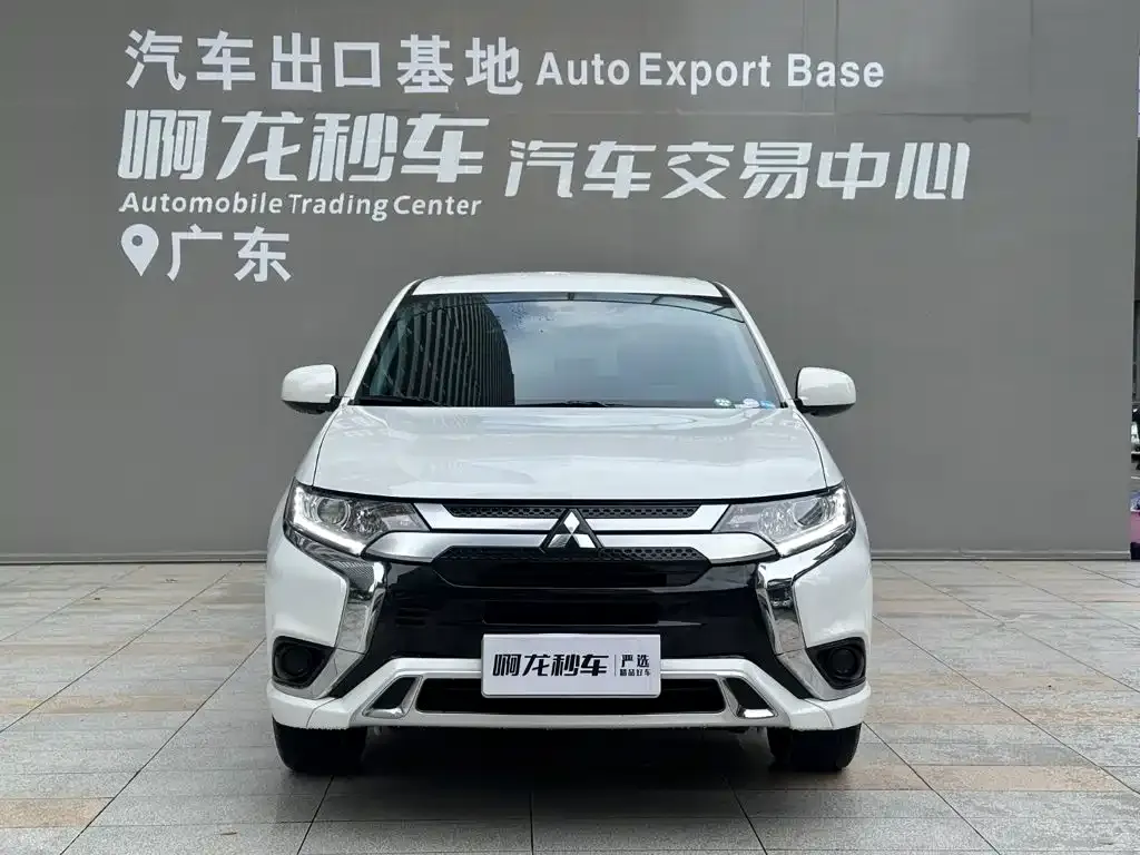 Mitsubishi Outlander — фото 5