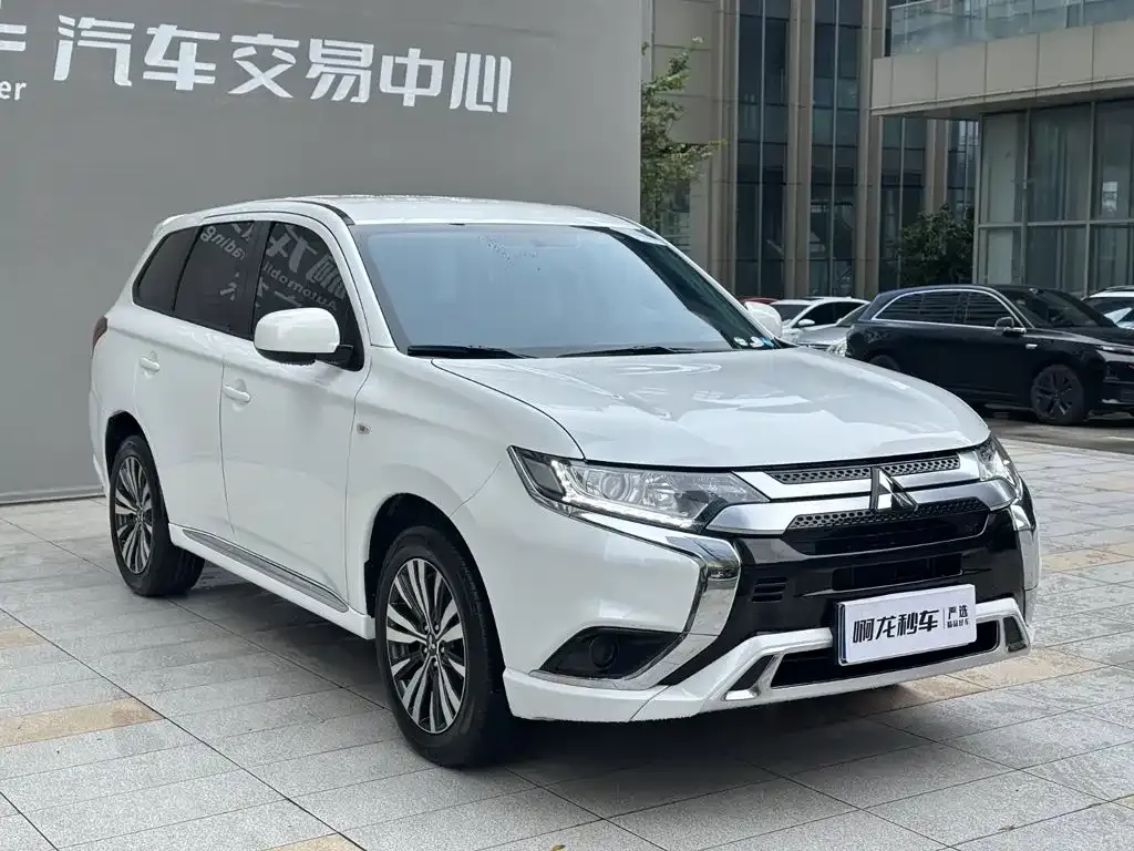 Mitsubishi Outlander — фото 3