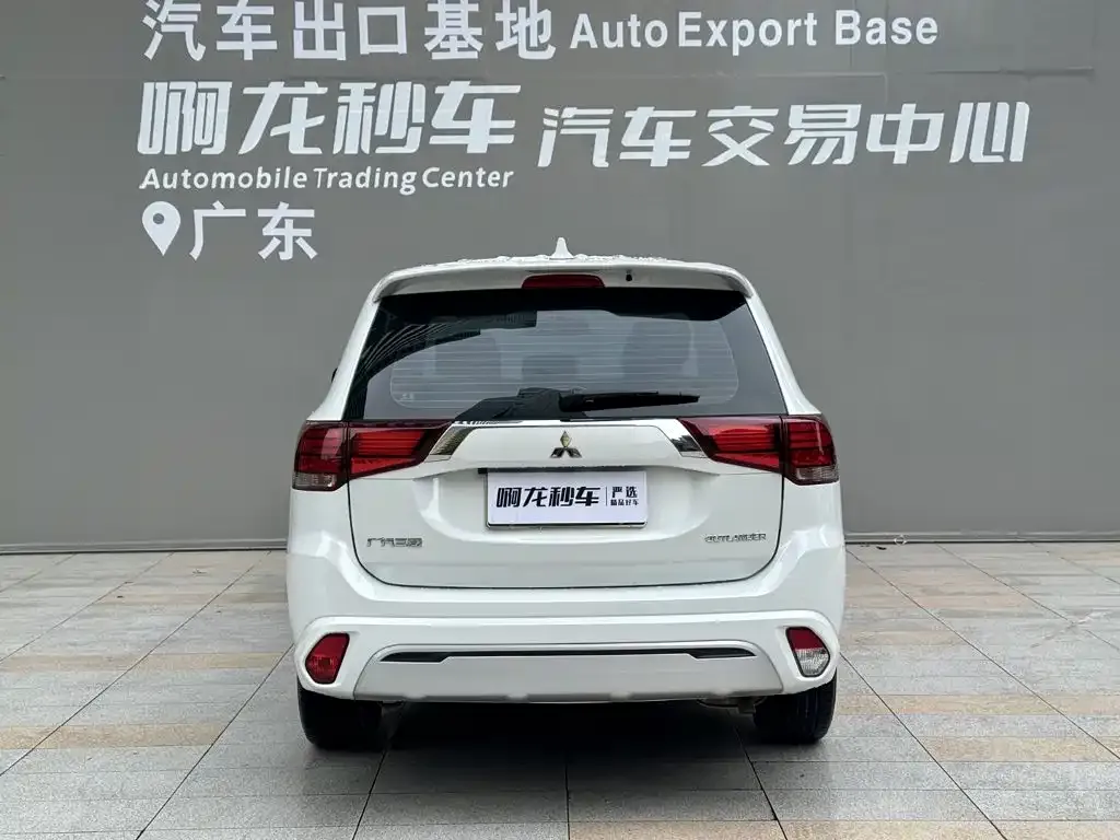 Mitsubishi Outlander — фото 4