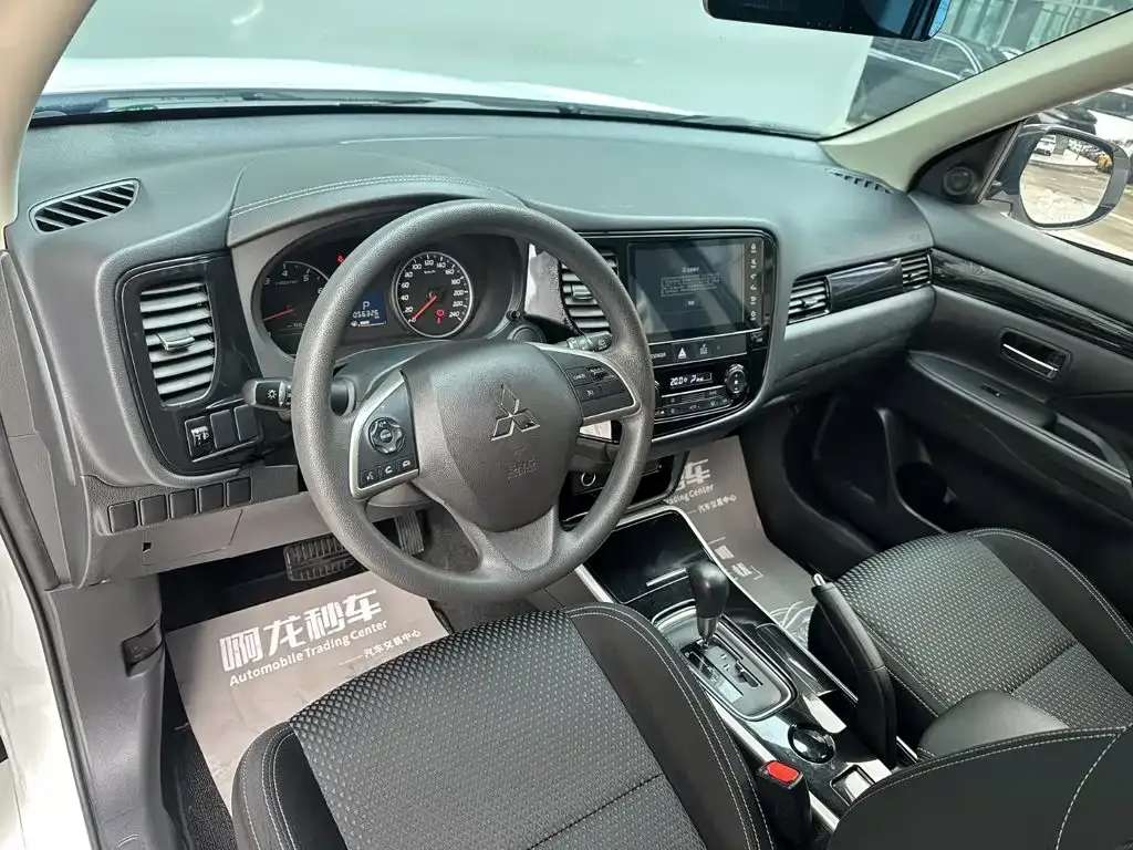 Mitsubishi Outlander — фото 10