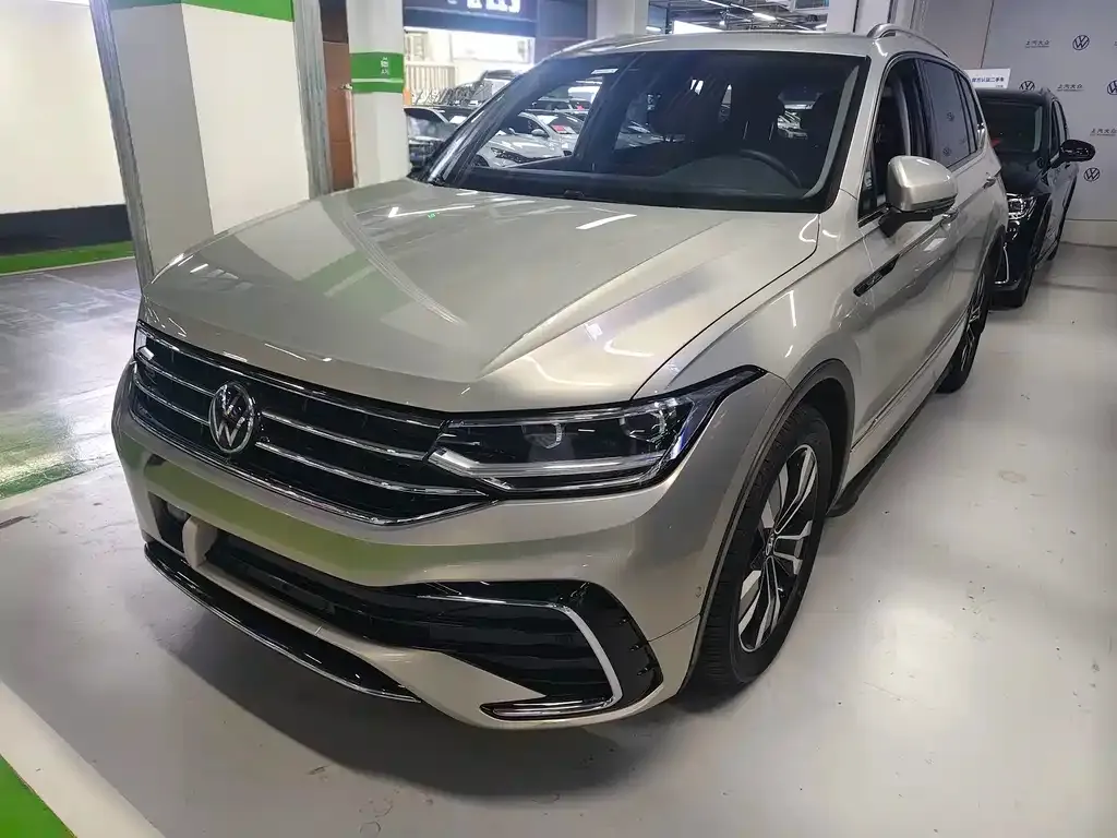 Volkswagen Tiguan L — фото 1