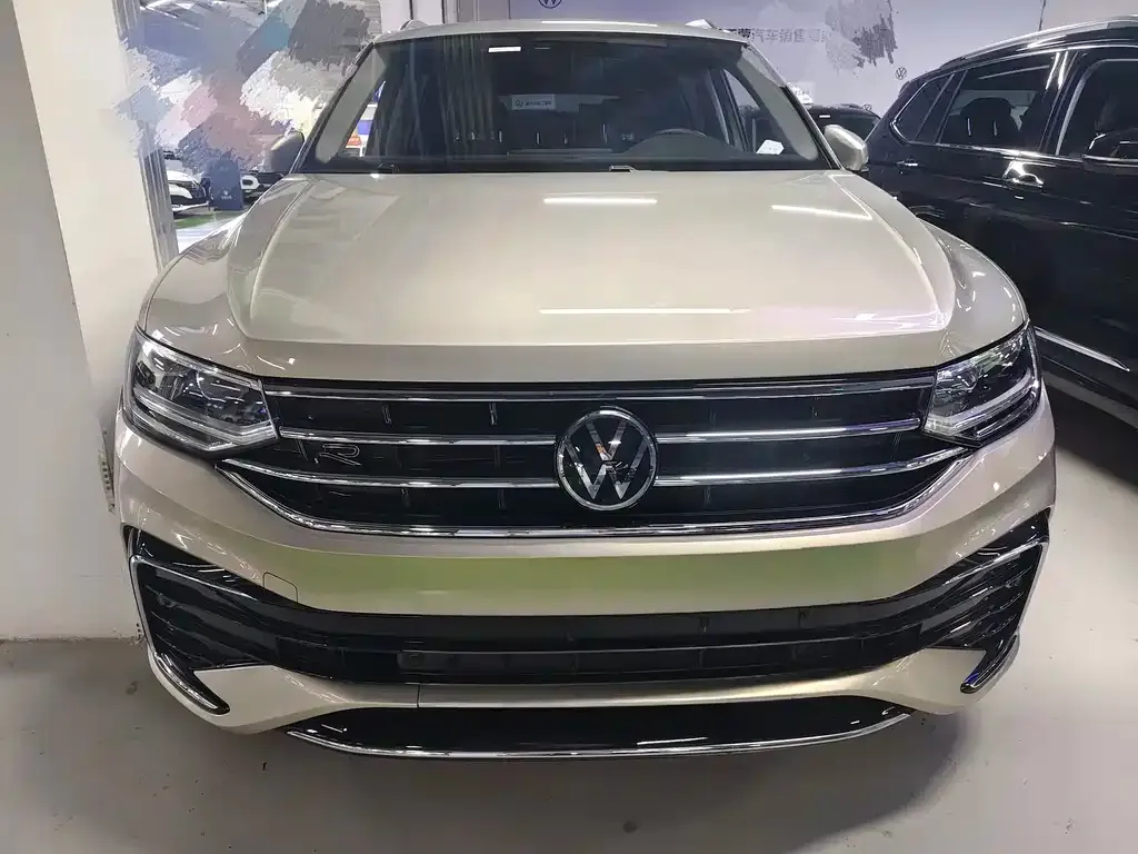 Volkswagen Tiguan L — фото 4