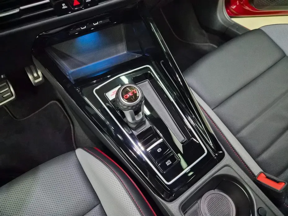 Volkswagen Golf — фото 10