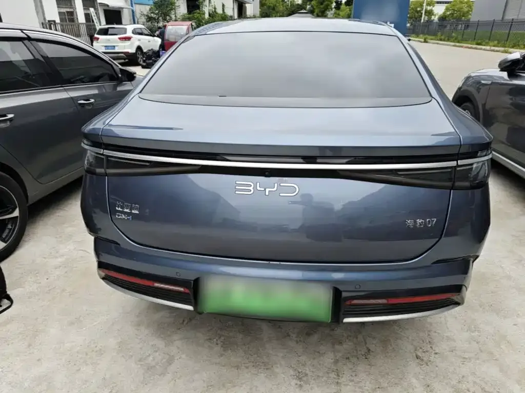 BYD Seal 07 DM-i — фото 10