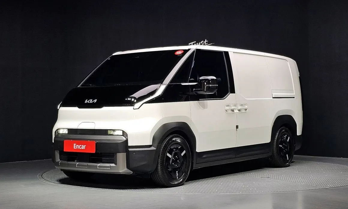 Kia PV5 — фото 1
