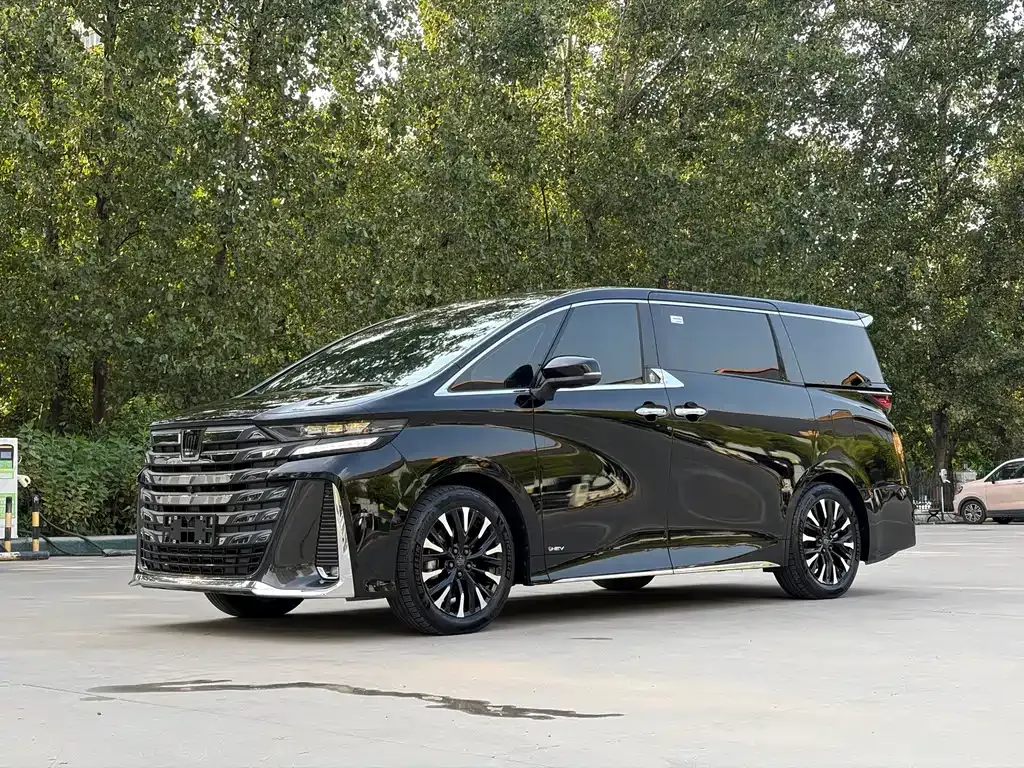 Toyota Vellfire — фото 1
