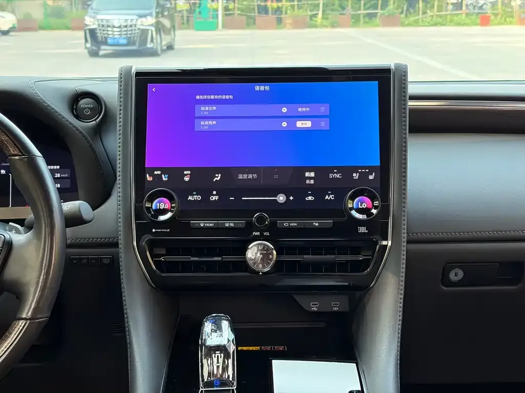 Toyota Vellfire — фото 2