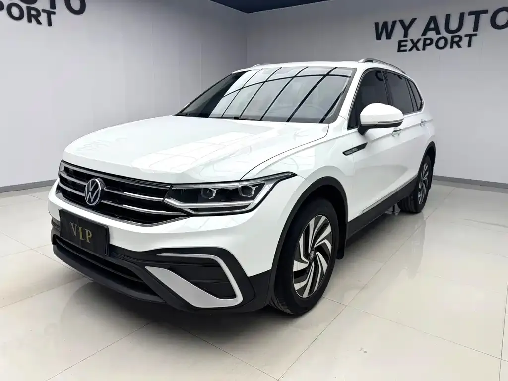 Volkswagen Tiguan L — фото 1