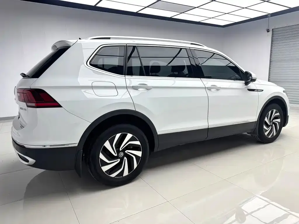 Volkswagen Tiguan L — фото 3