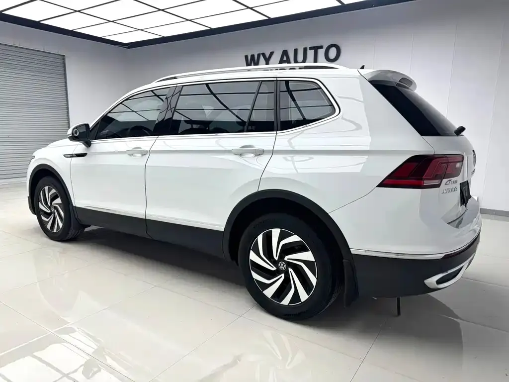 Volkswagen Tiguan L — фото 4
