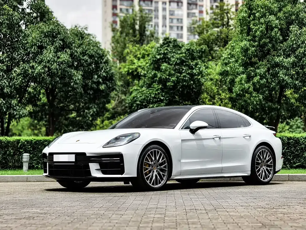 Porsche Panamera — фото 1