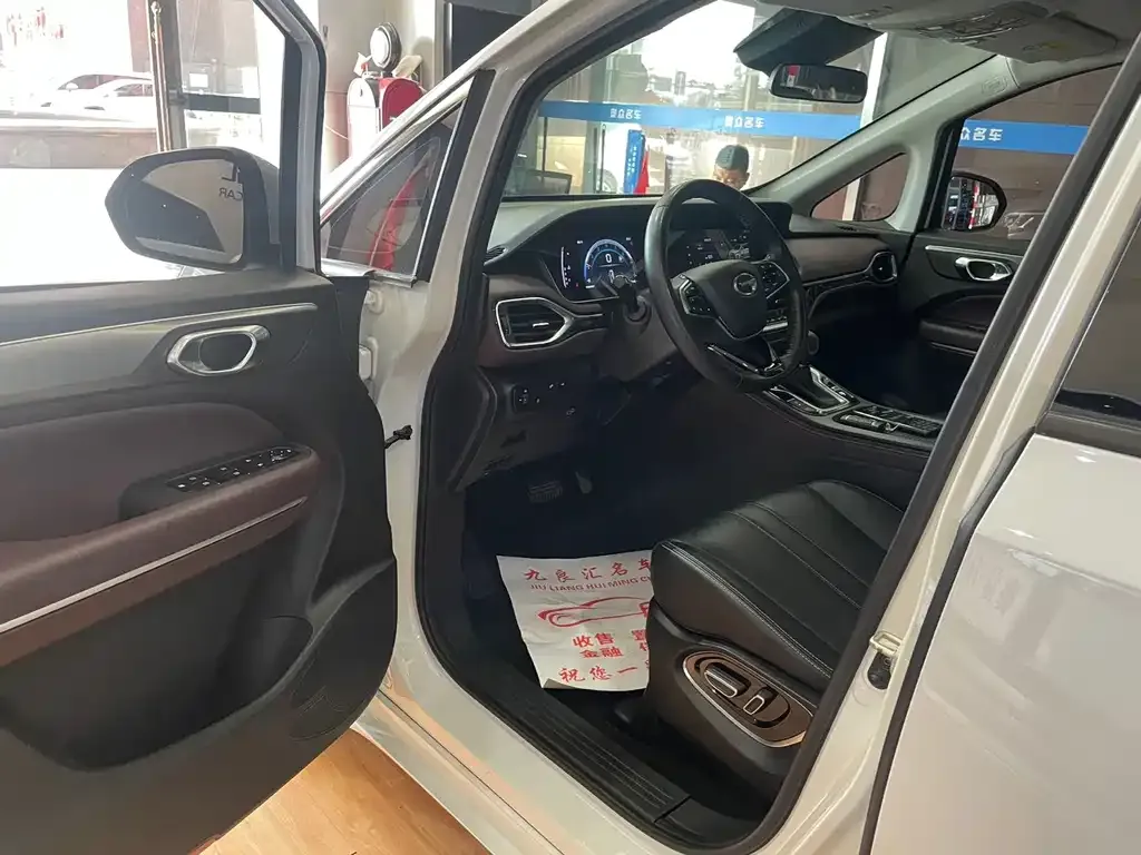 GAC Motor Trumpchi M6 — фото 10