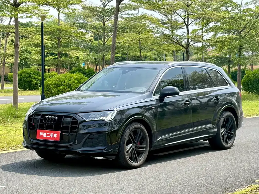 Audi Q7 — фото 1