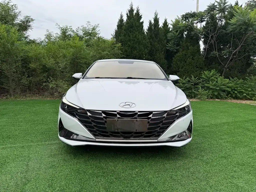 Hyundai Elantra — фото 10