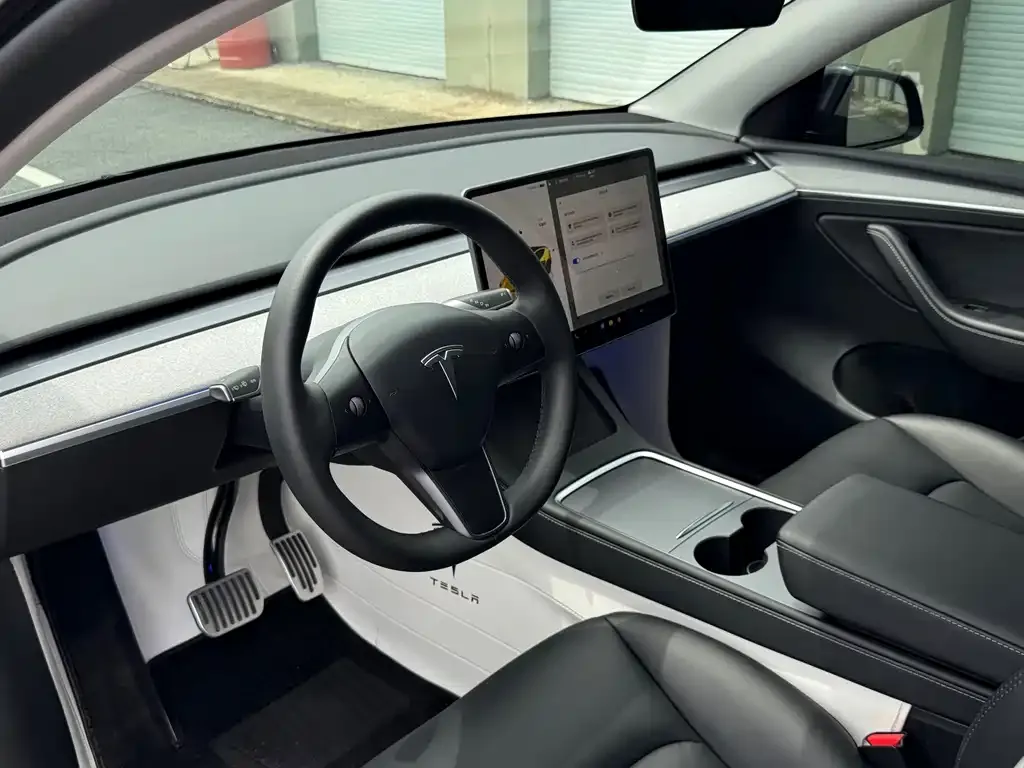 Tesla Model Y — фото 2