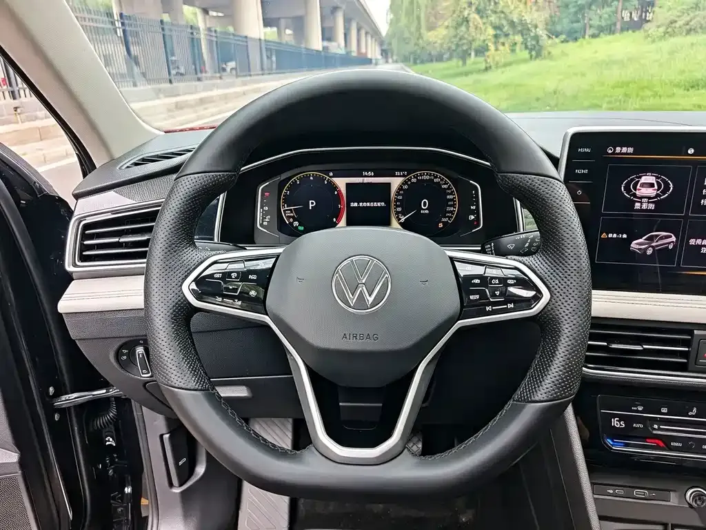 Volkswagen Tiguan L — фото 4