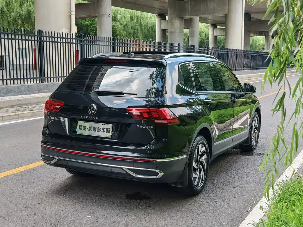 Volkswagen Tiguan L — фото 9