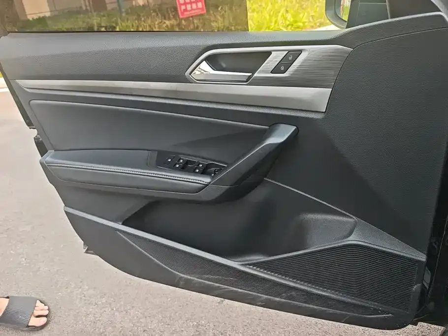 Volkswagen Lavida — фото 2