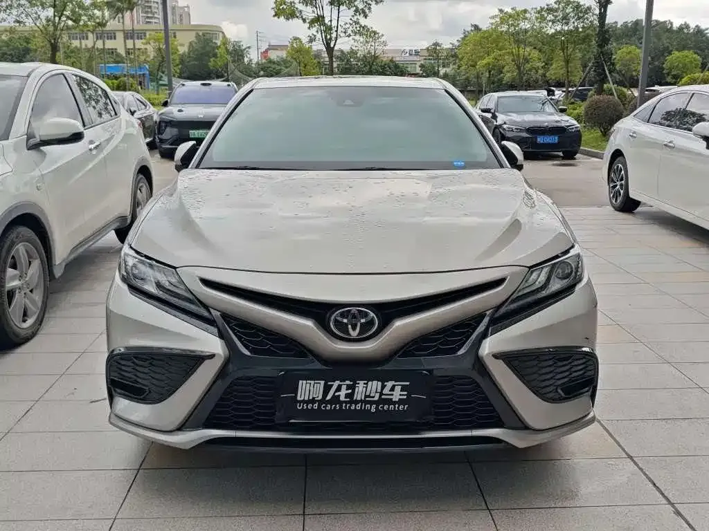 Toyota Camry — фото 3