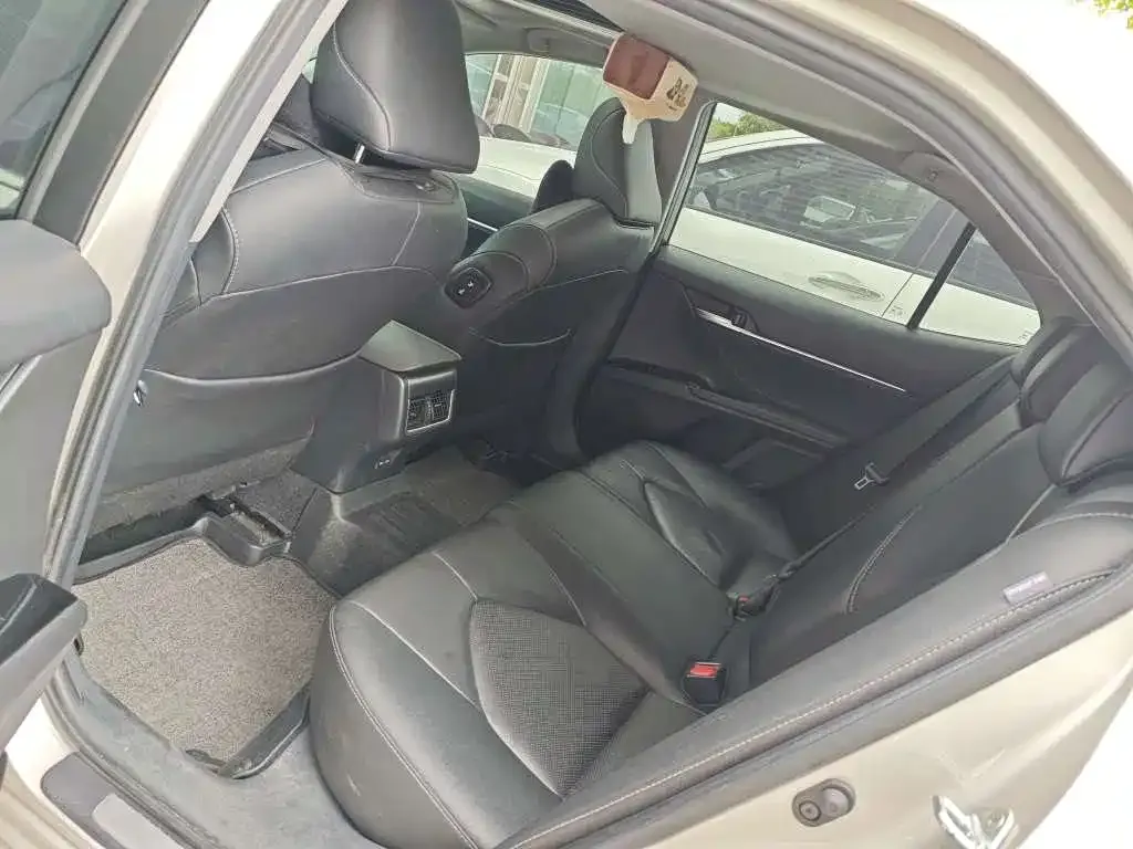 Toyota Camry — фото 7