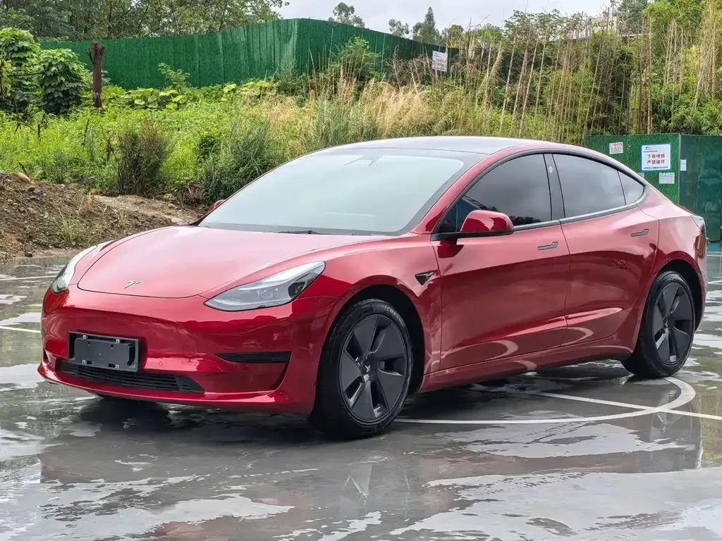 Tesla Model 3 — фото 1
