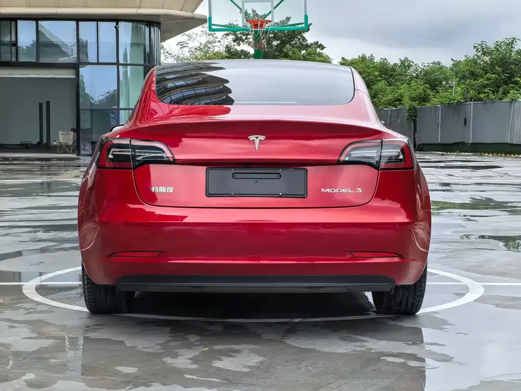 Tesla Model 3 — фото 9
