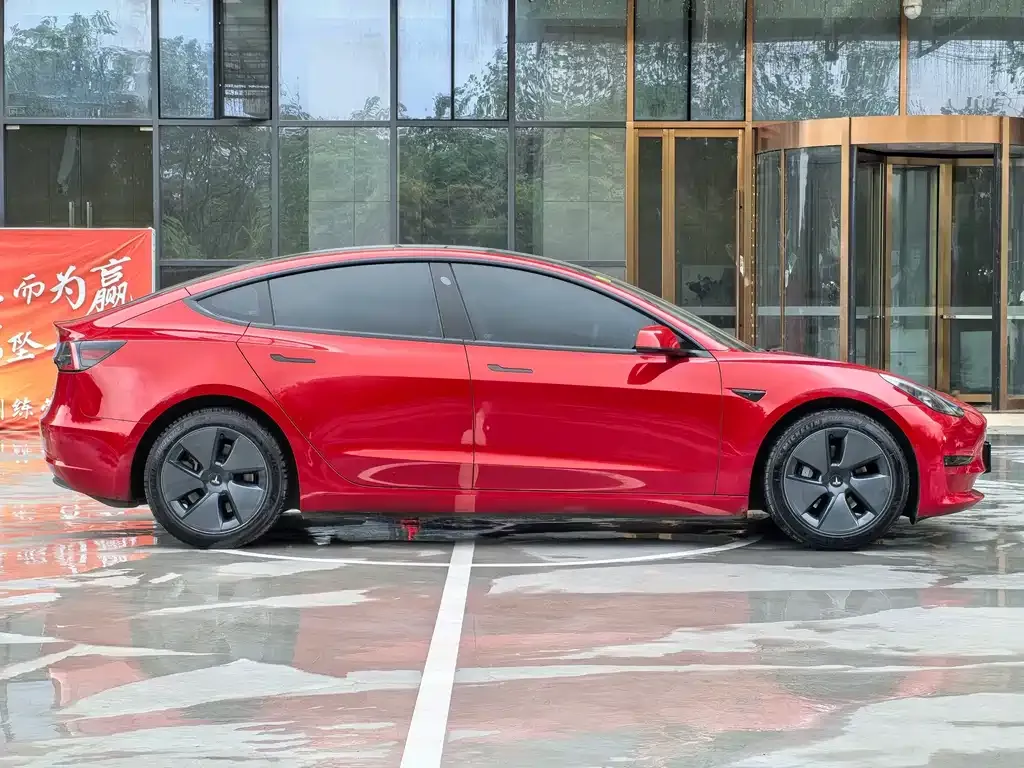 Tesla Model 3 — фото 10