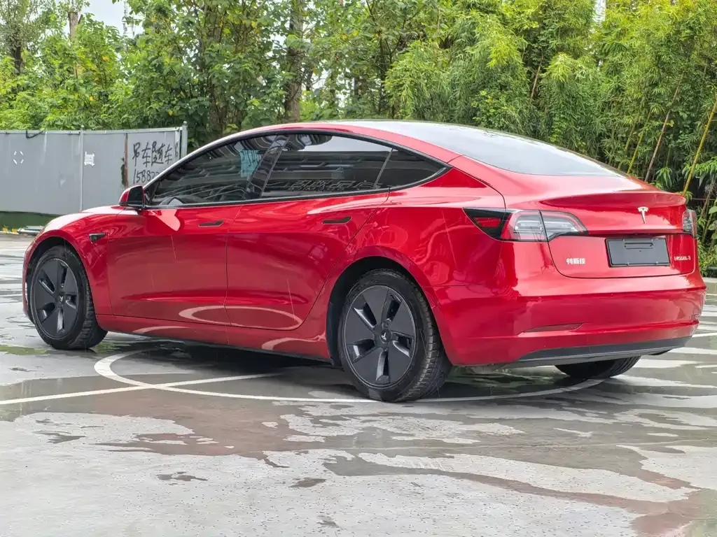 Tesla Model 3 — фото 8