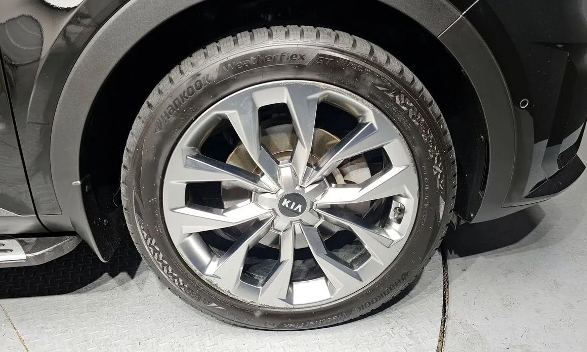 Kia Sorento — фото 10