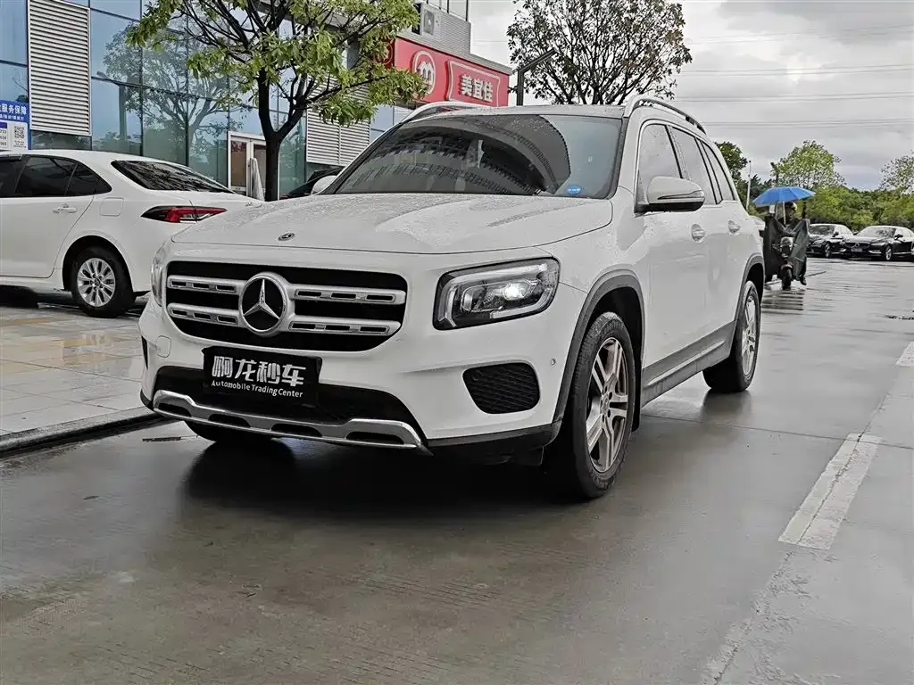 Mercedes-Benz GLB — фото 1