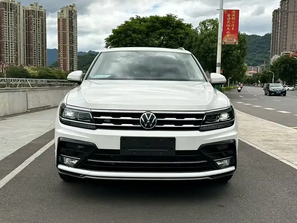 Volkswagen Tiguan L — фото 3