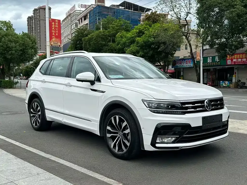 Volkswagen Tiguan L — фото 9
