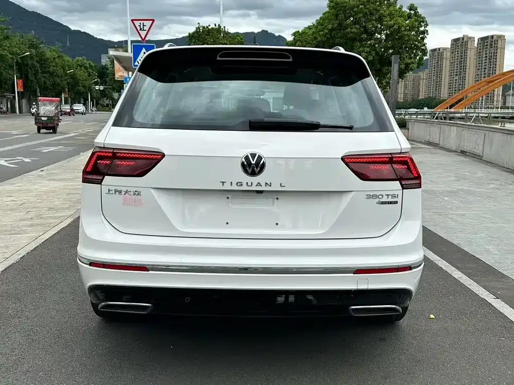 Volkswagen Tiguan L — фото 4