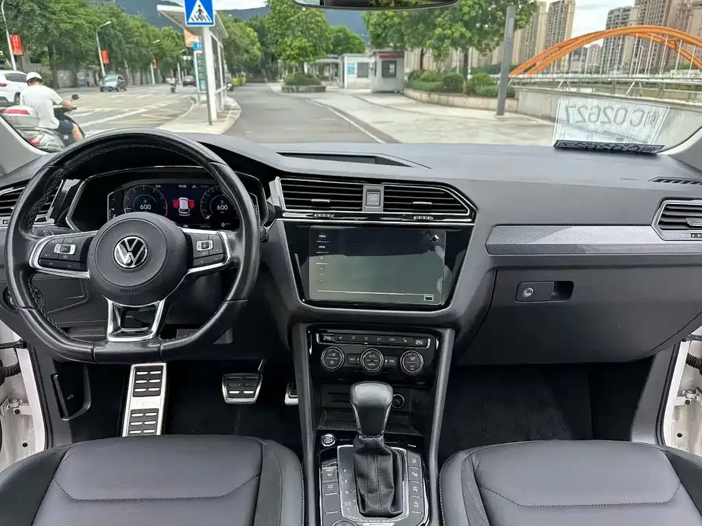 Volkswagen Tiguan L — фото 6