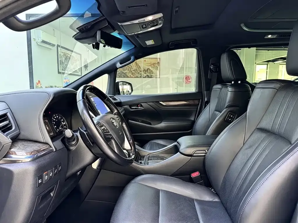 Toyota Vellfire — фото 5