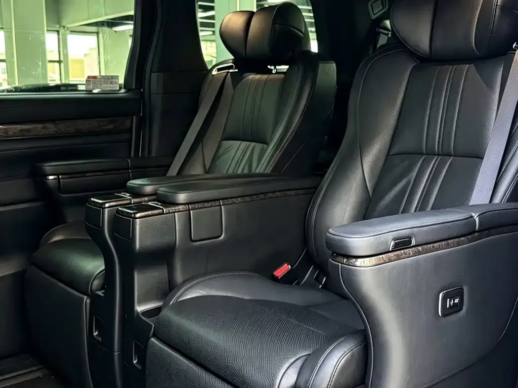 Toyota Vellfire — фото 9
