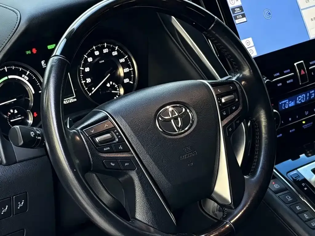 Toyota Vellfire — фото 7