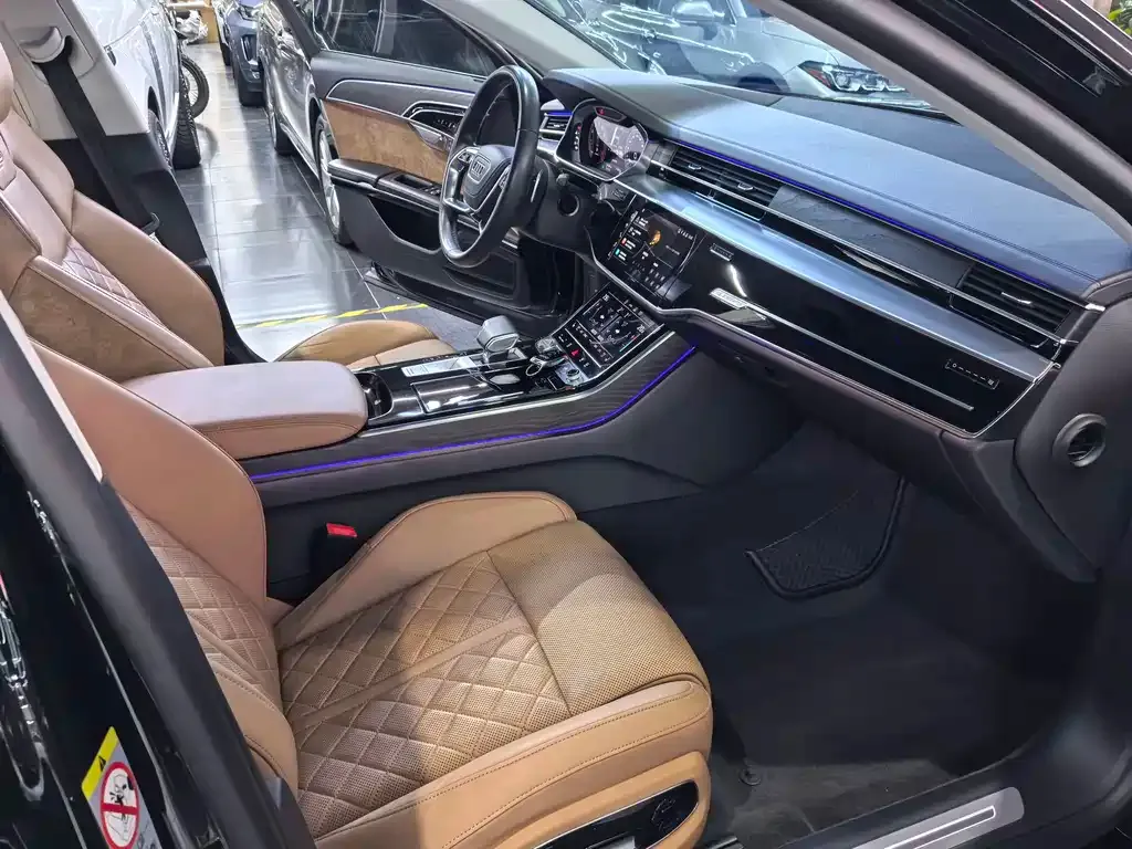 Audi A8 — фото 5