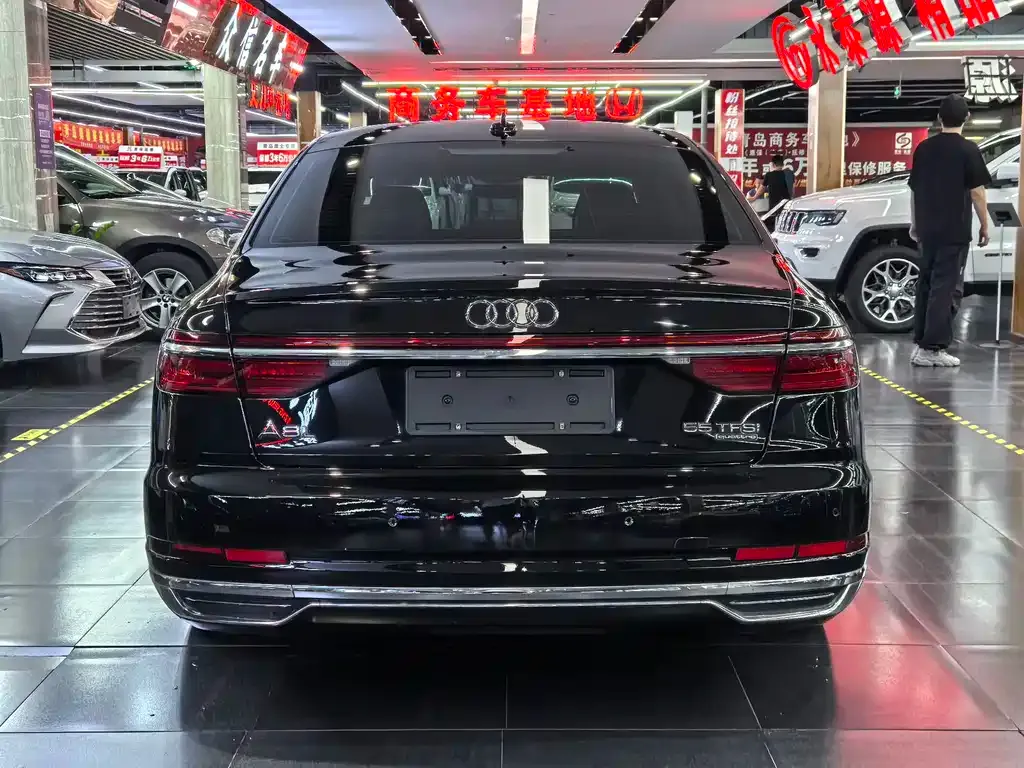 Audi A8 — фото 2