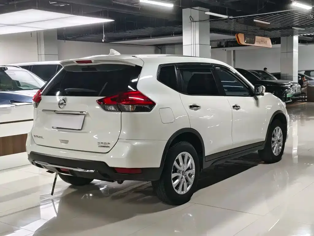 Nissan X-Trail — фото 9
