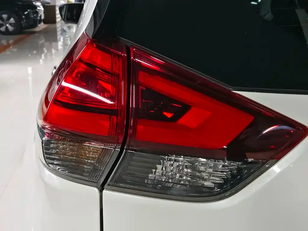 Nissan X-Trail — фото 10