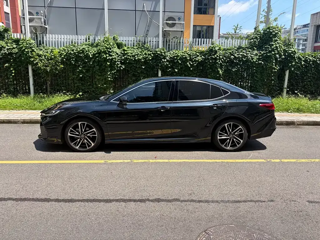 Toyota Camry — фото 9