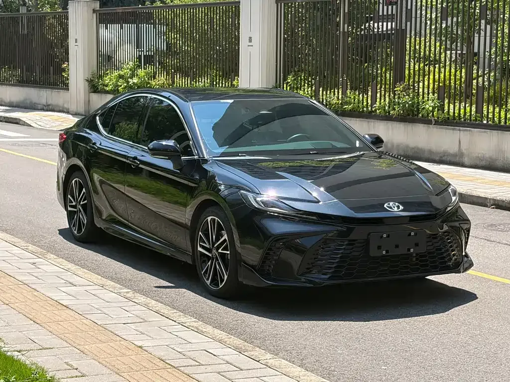 Toyota Camry — фото 8