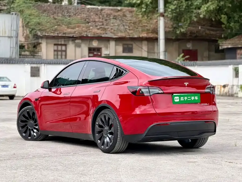 Tesla Model Y — фото 8