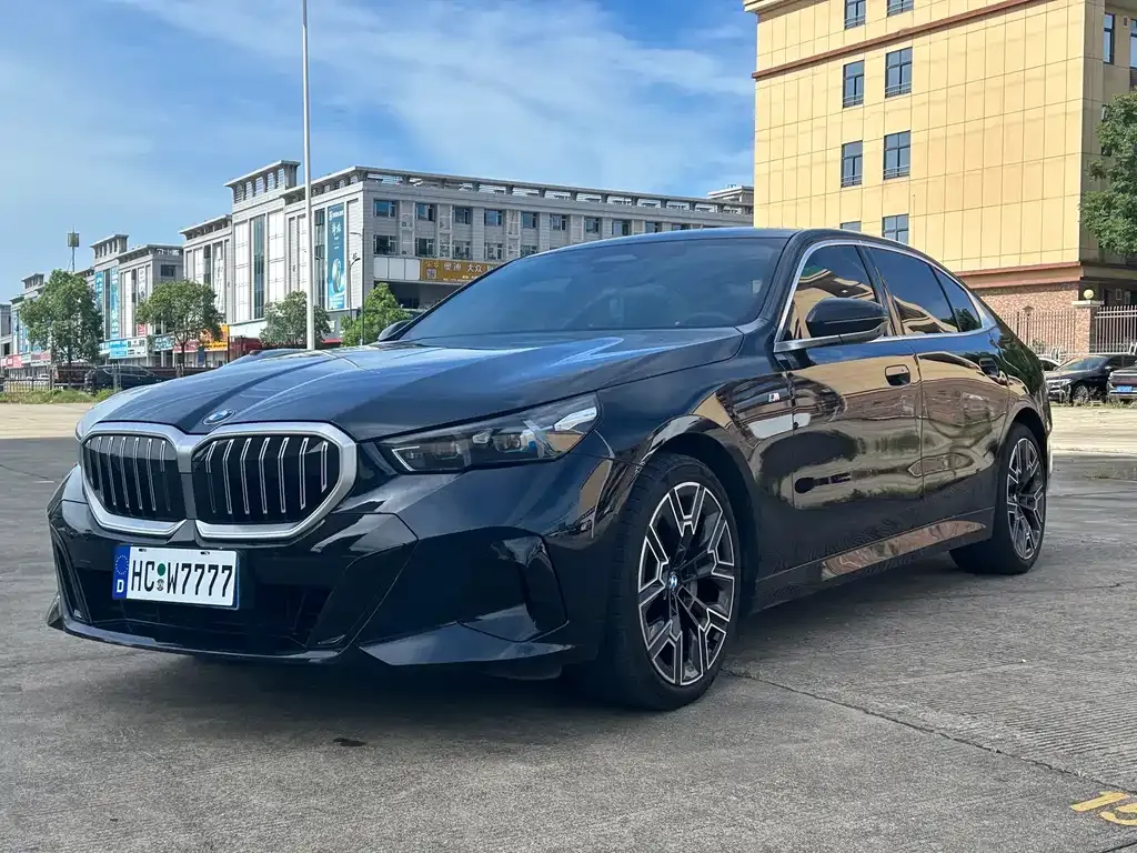 BMW 5 Series — фото 10