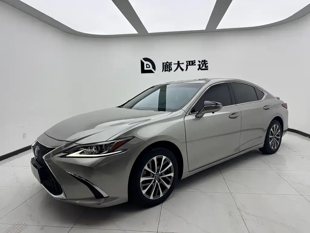 Lexus ES — фото 1